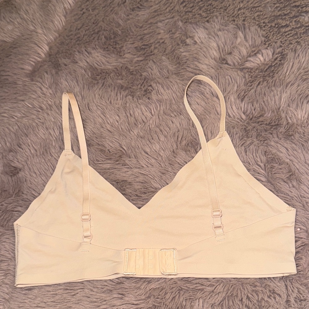 Maidenform Nude Bra beginner seamless fabric, adjustable Straps size child Large - Picture 3 of 11